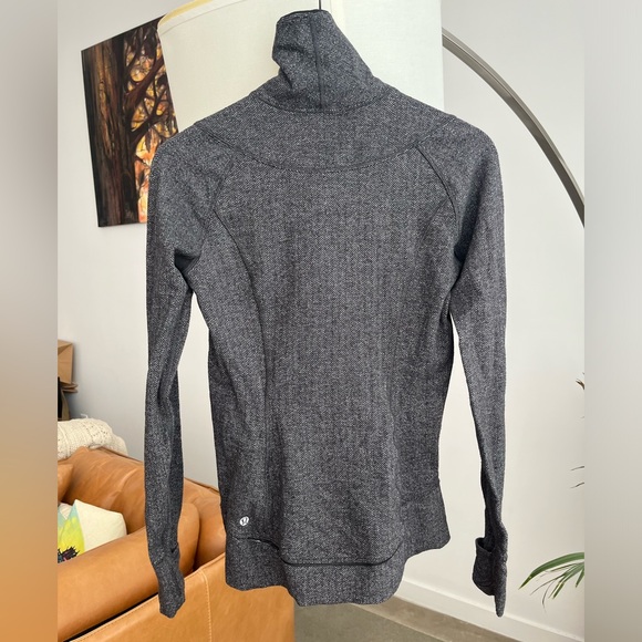 Lululemon Think Fast Pullover - Picture 5 of 6